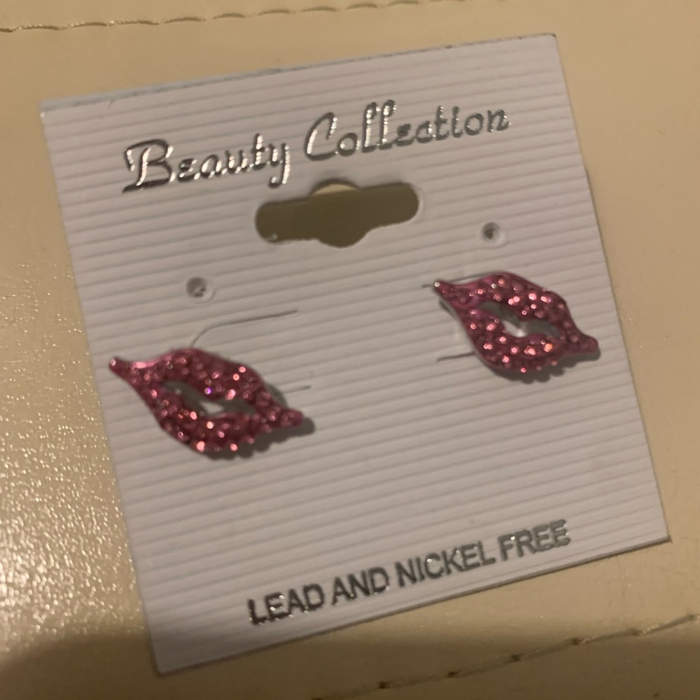 NWOT Lips Earrings